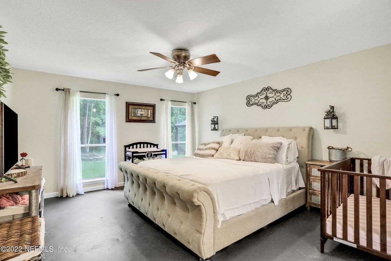 144 Greenfield Dr - Photo 4 of 24