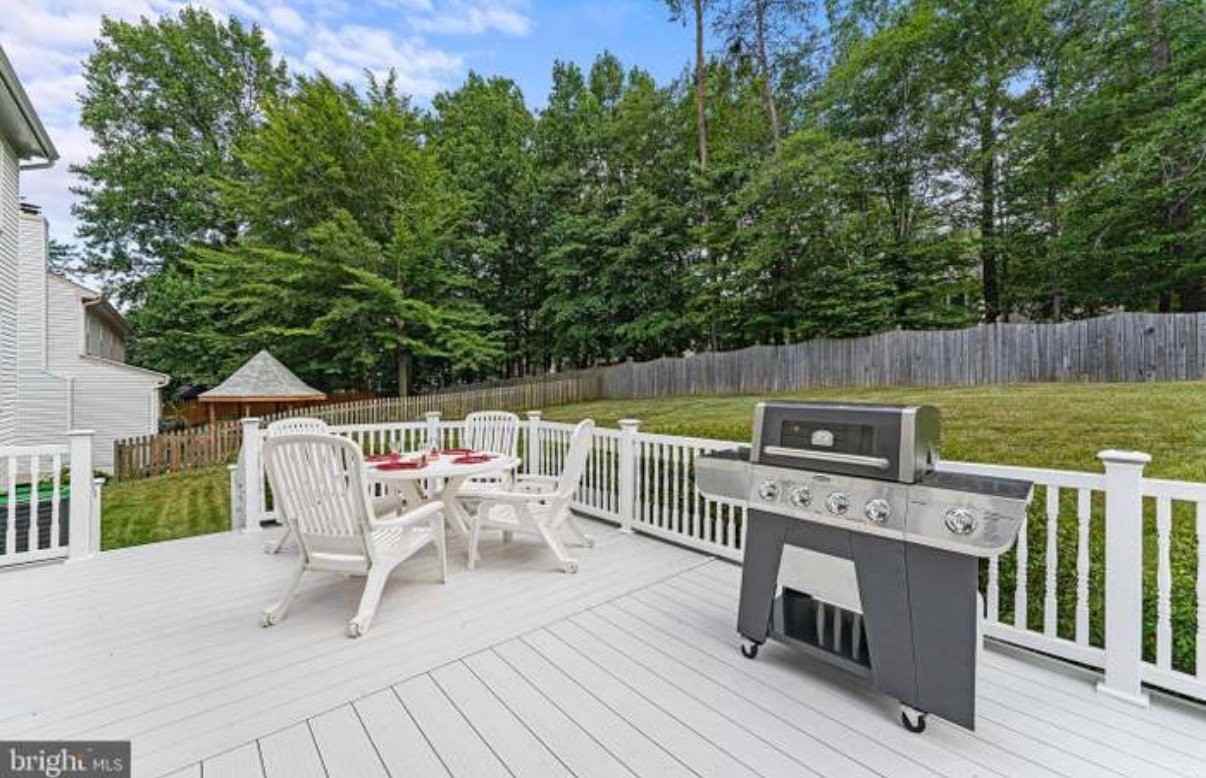 5 Sarasota Dr - Photo 3 of 23