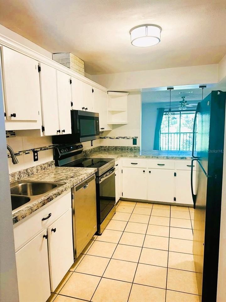 2947 Sw 32nd Ave - Photo 3 of 15