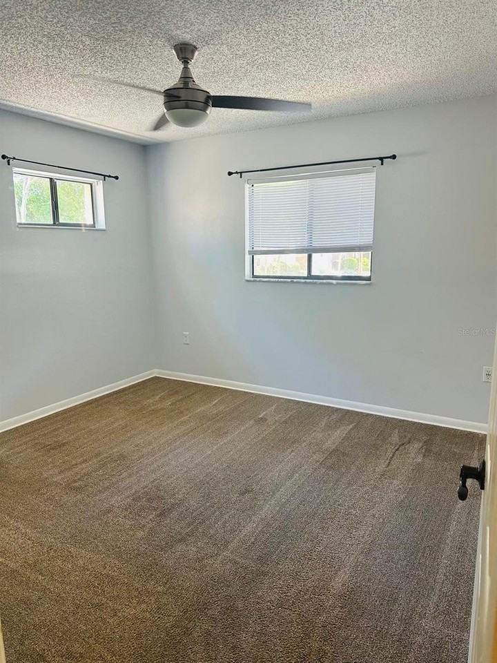 2947 Sw 32nd Ave - Photo 5 of 15