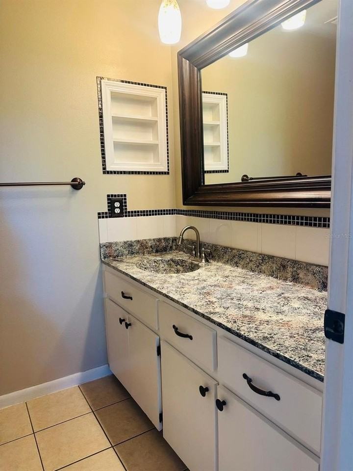 2947 Sw 32nd Ave - Photo 6 of 15