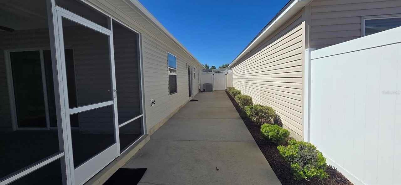 2577 Lindewood St - Photo 2 of 15