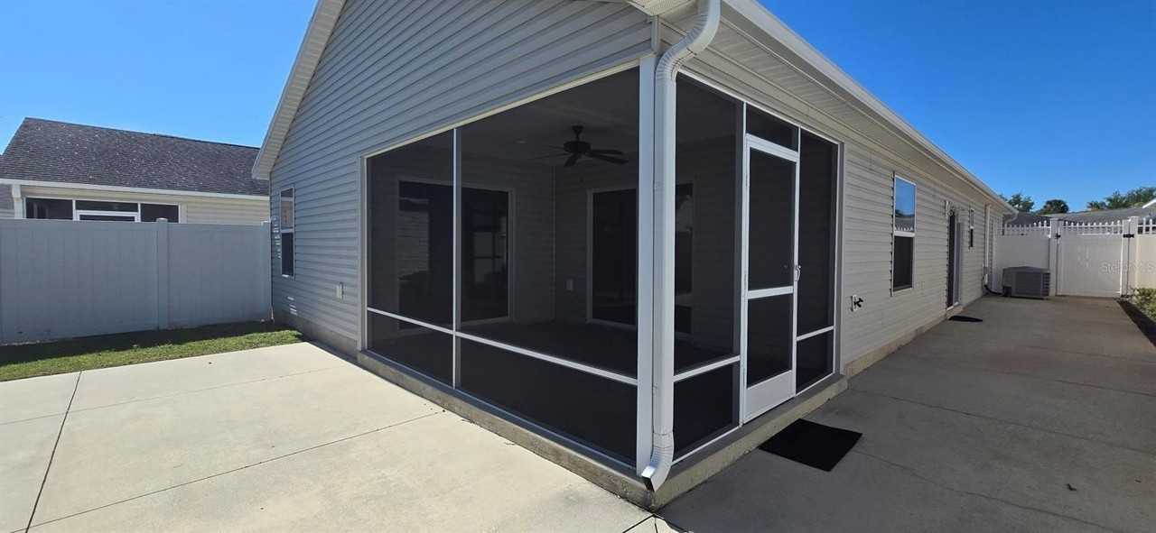 2577 Lindewood St - Photo 3 of 15