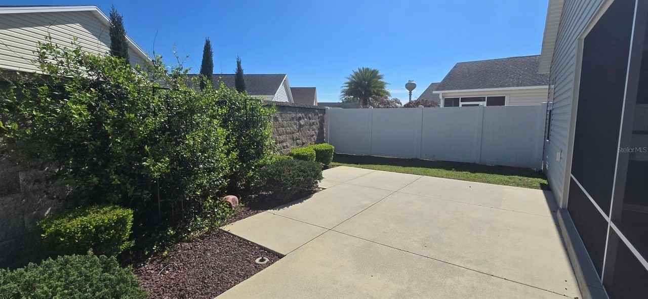 2577 Lindewood St - Photo 4 of 15