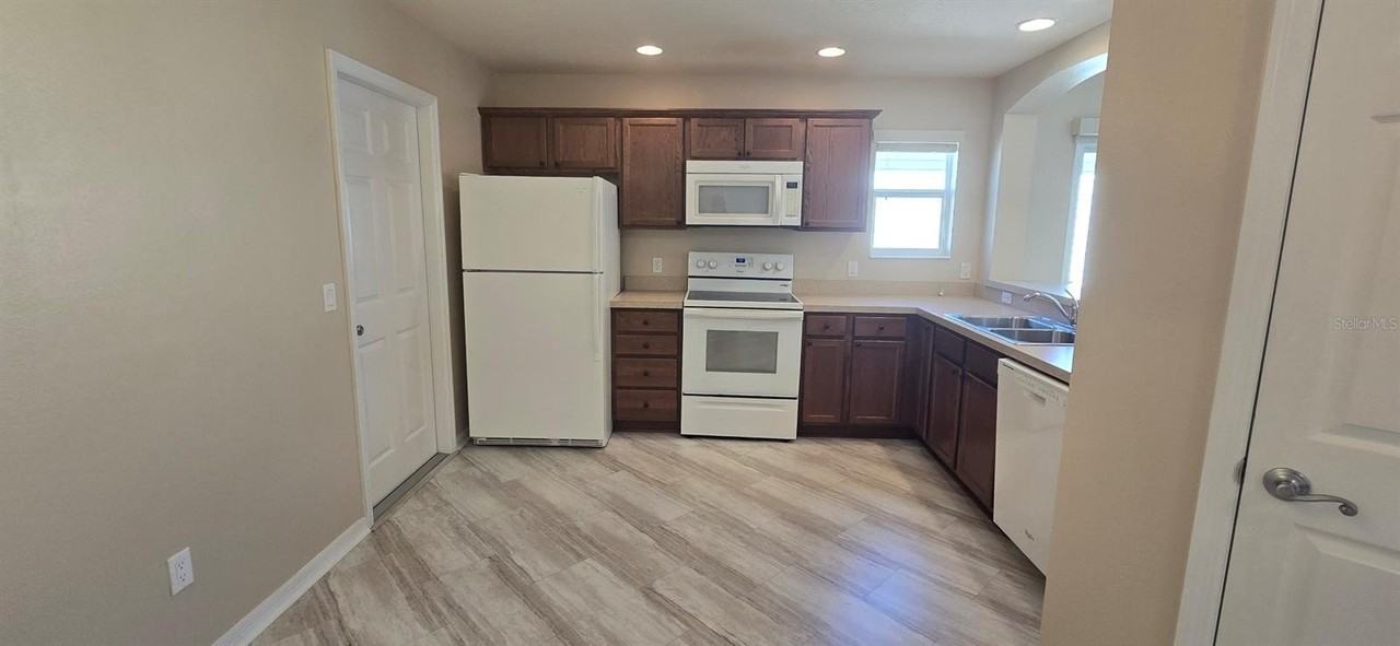 2577 Lindewood St - Photo 5 of 15