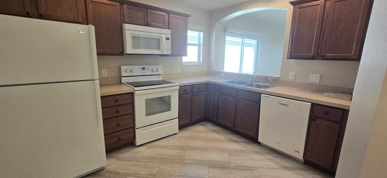 2577 Lindewood St - Photo 6 of 15