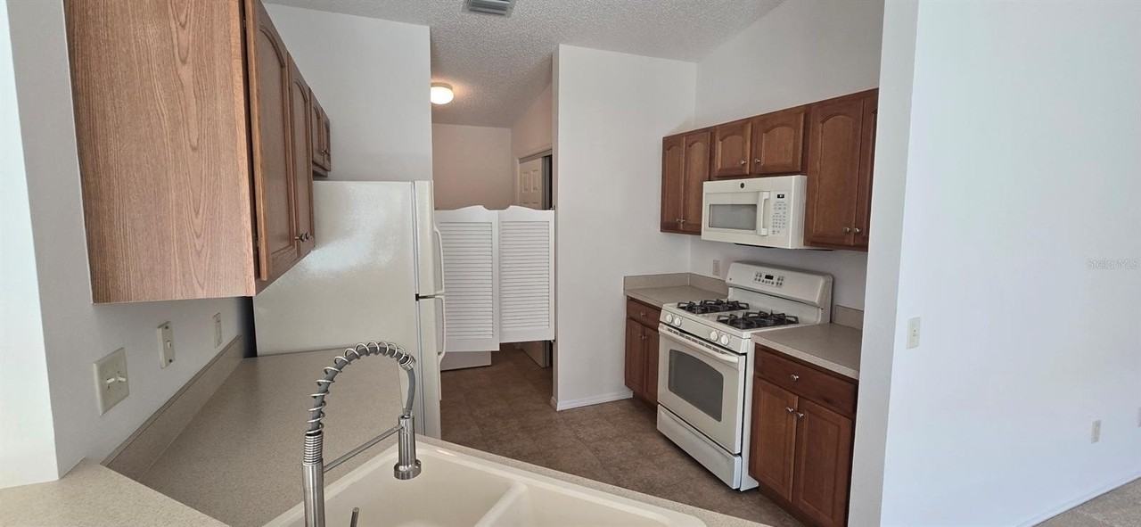 1009 Ridgeville Rd - Photo 6 of 17