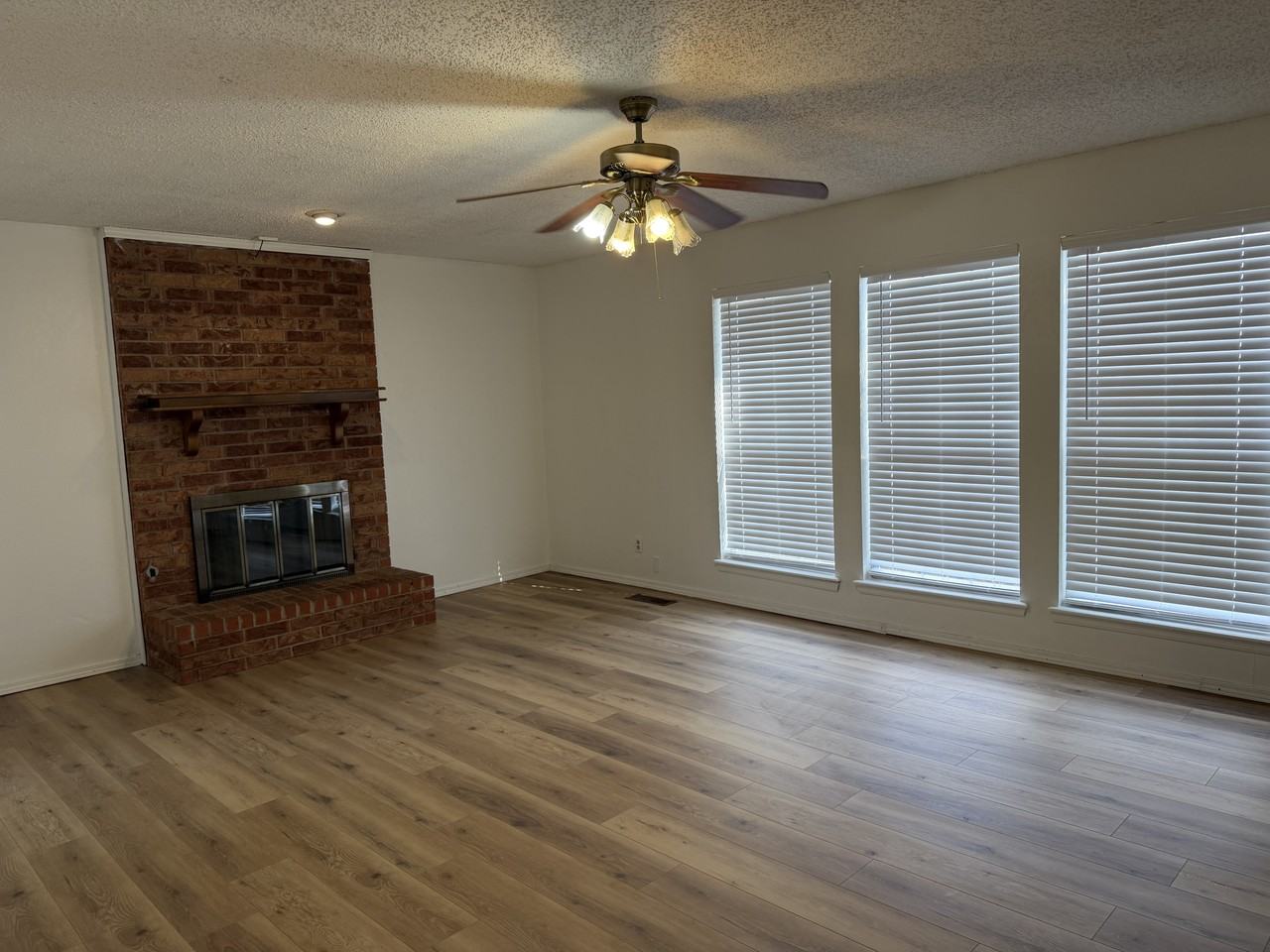 202 N Cimarron Dr #1 - Photo 2 of 28