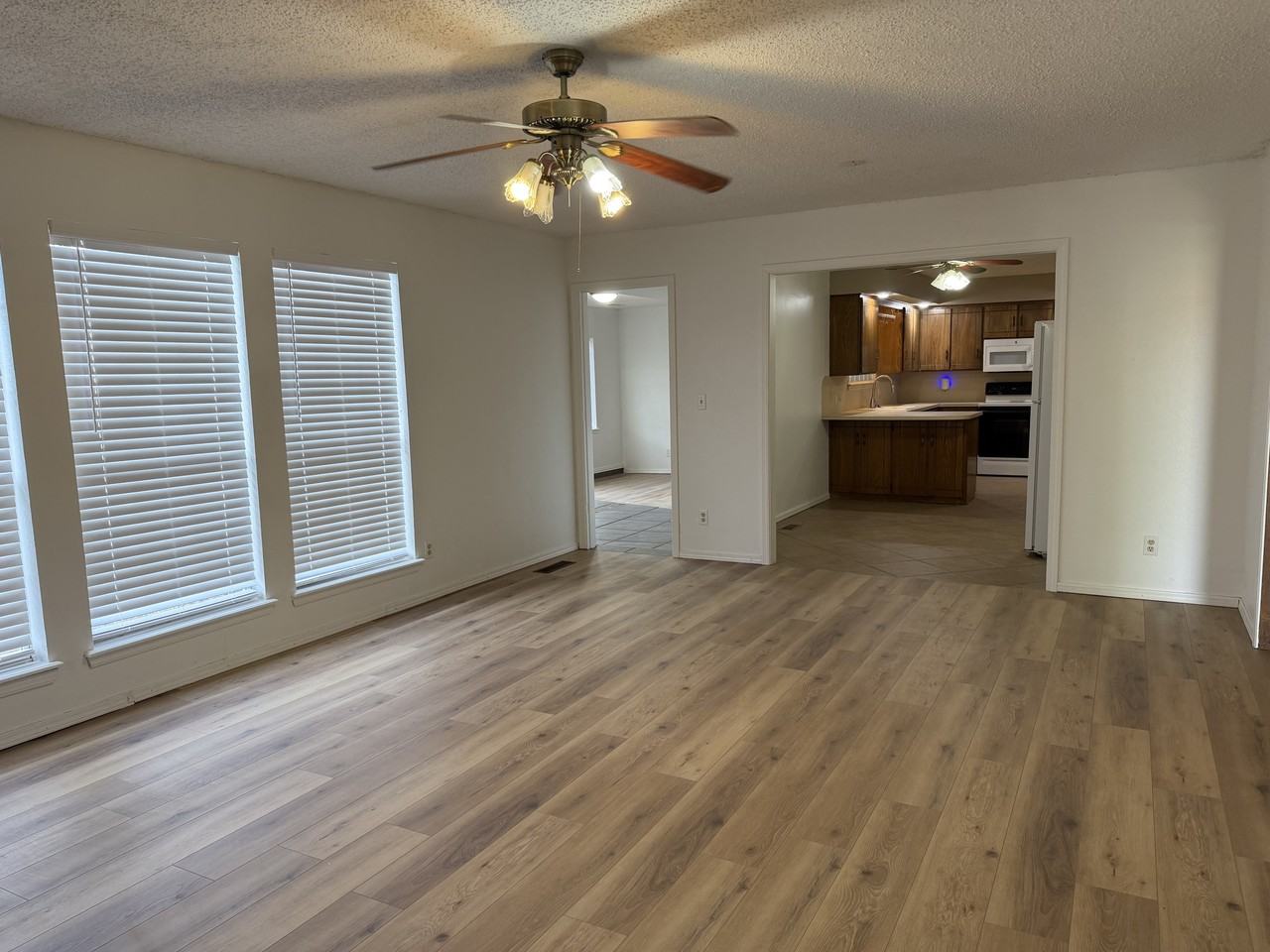 202 N Cimarron Dr #1 - Photo 3 of 28