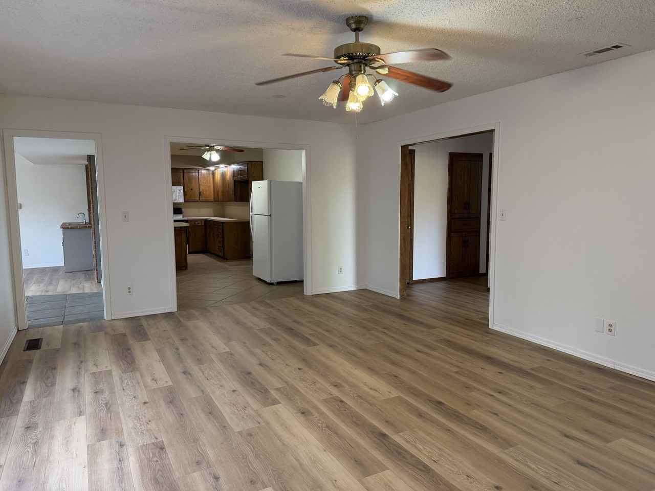 202 N Cimarron Dr #1 - Photo 4 of 28