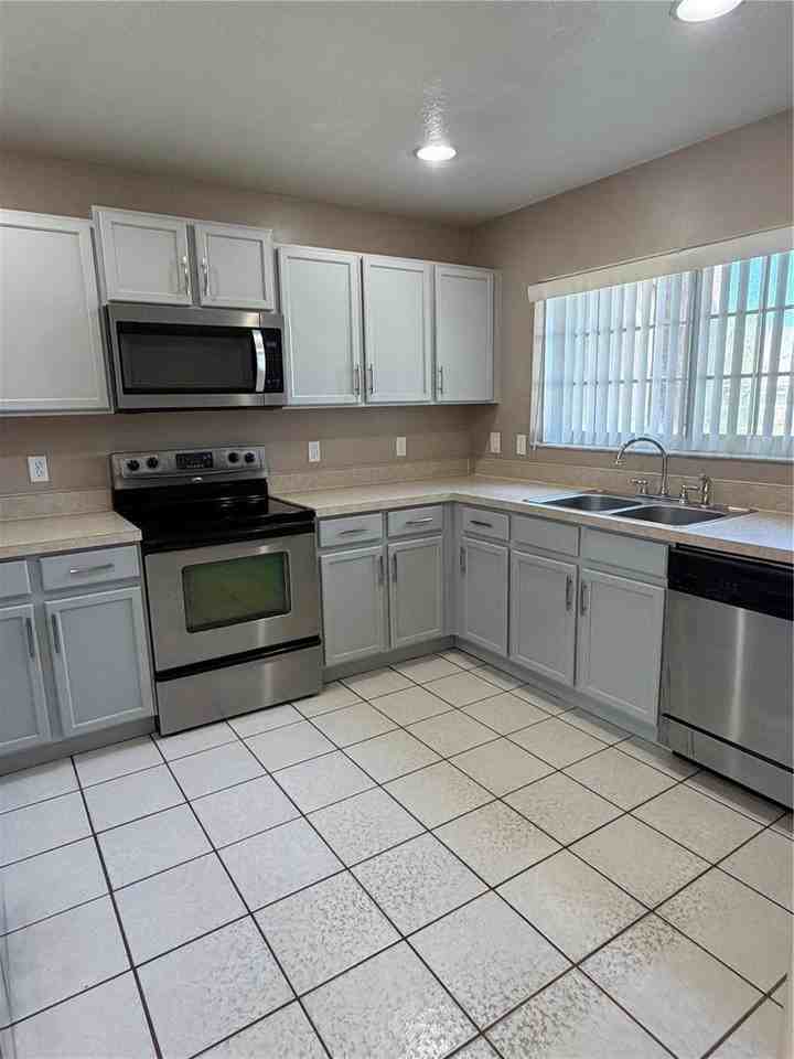 14208 Boca Key Dr - Photo 6 of 21
