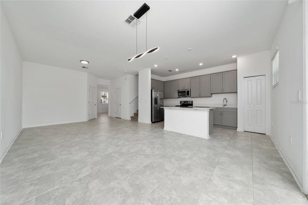 7720 Stone Creek Trl - Photo 3 of 23