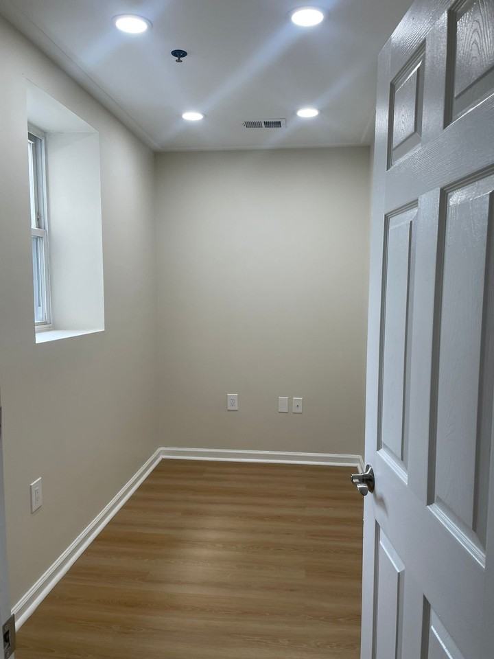 167 N Grove St #1H - Photo 4 of 6