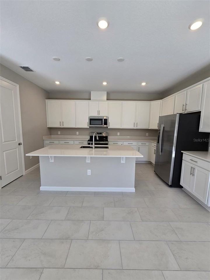 1434 Maddie Berry Ln - Photo 5 of 32