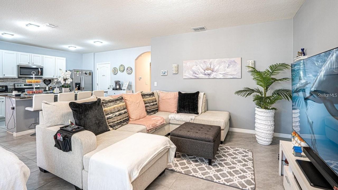 1610 Spray Ter - Photo 3 of 9