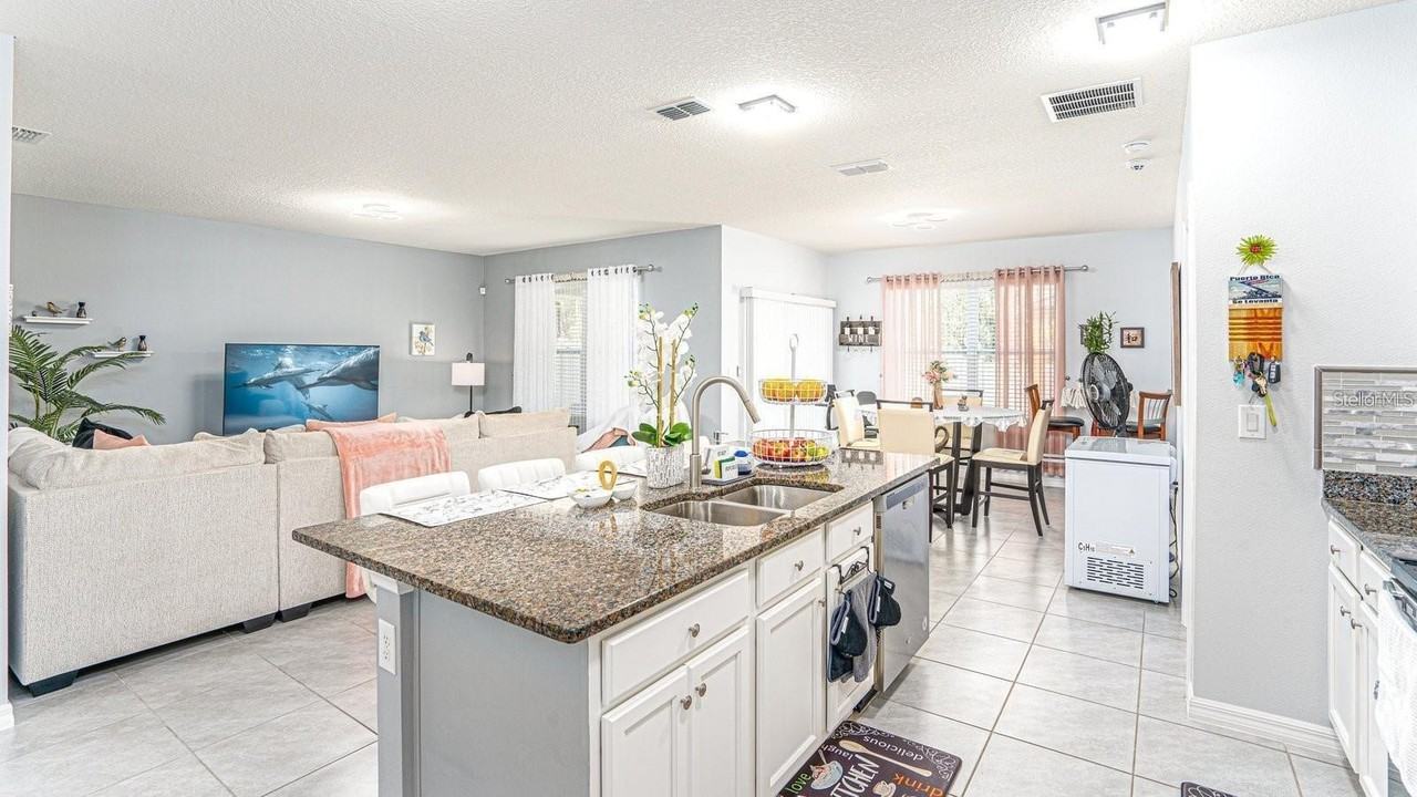 1610 Spray Ter - Photo 4 of 9