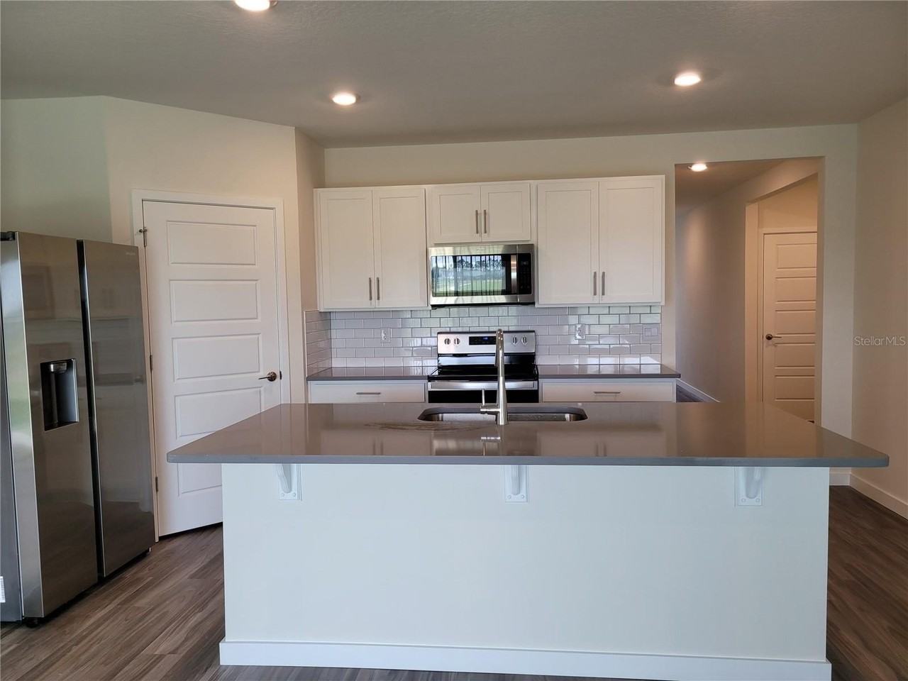 399 Tanis Ave - Photo 4 of 21