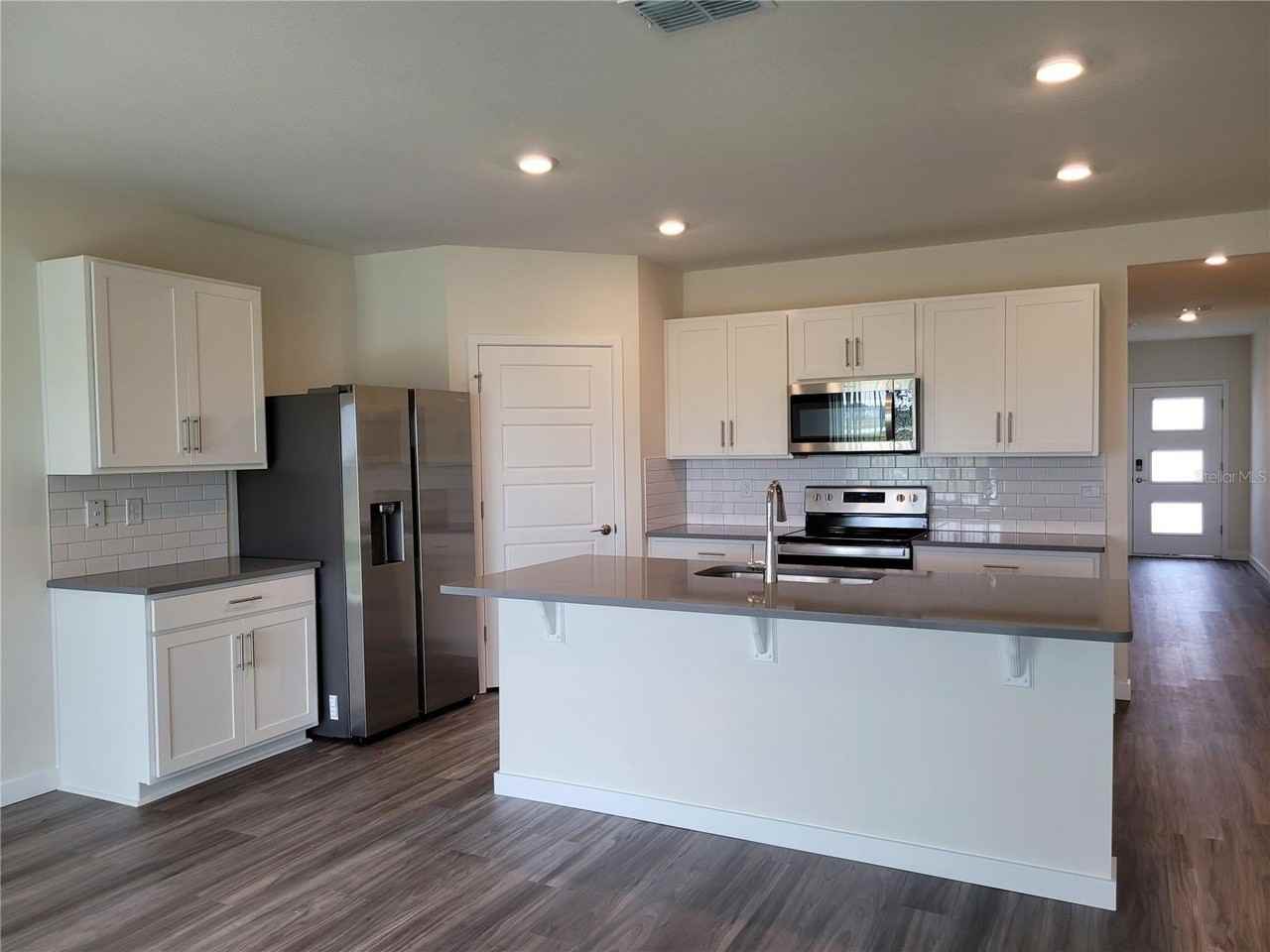 399 Tanis Ave - Photo 5 of 21