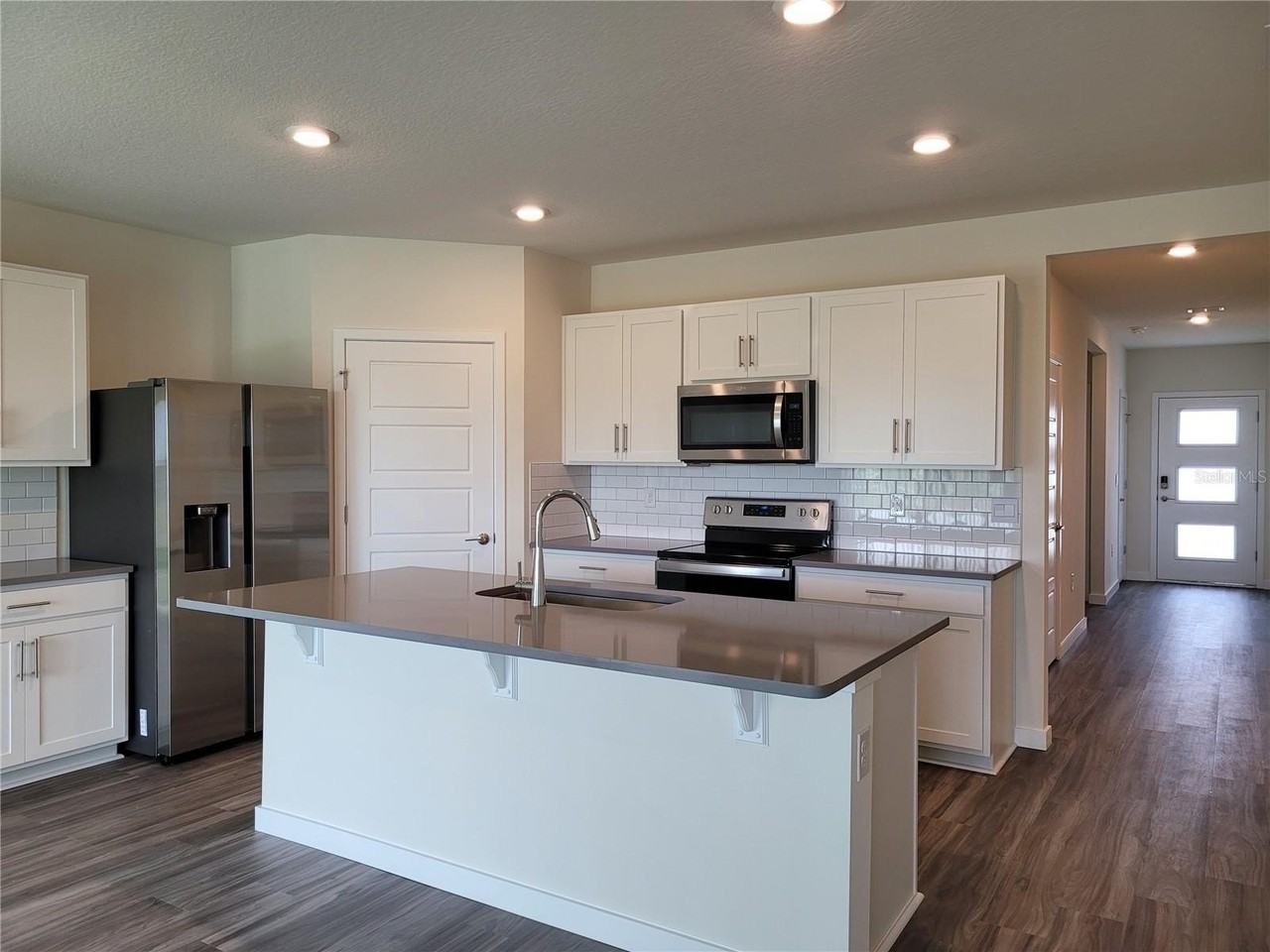 399 Tanis Ave - Photo 7 of 21