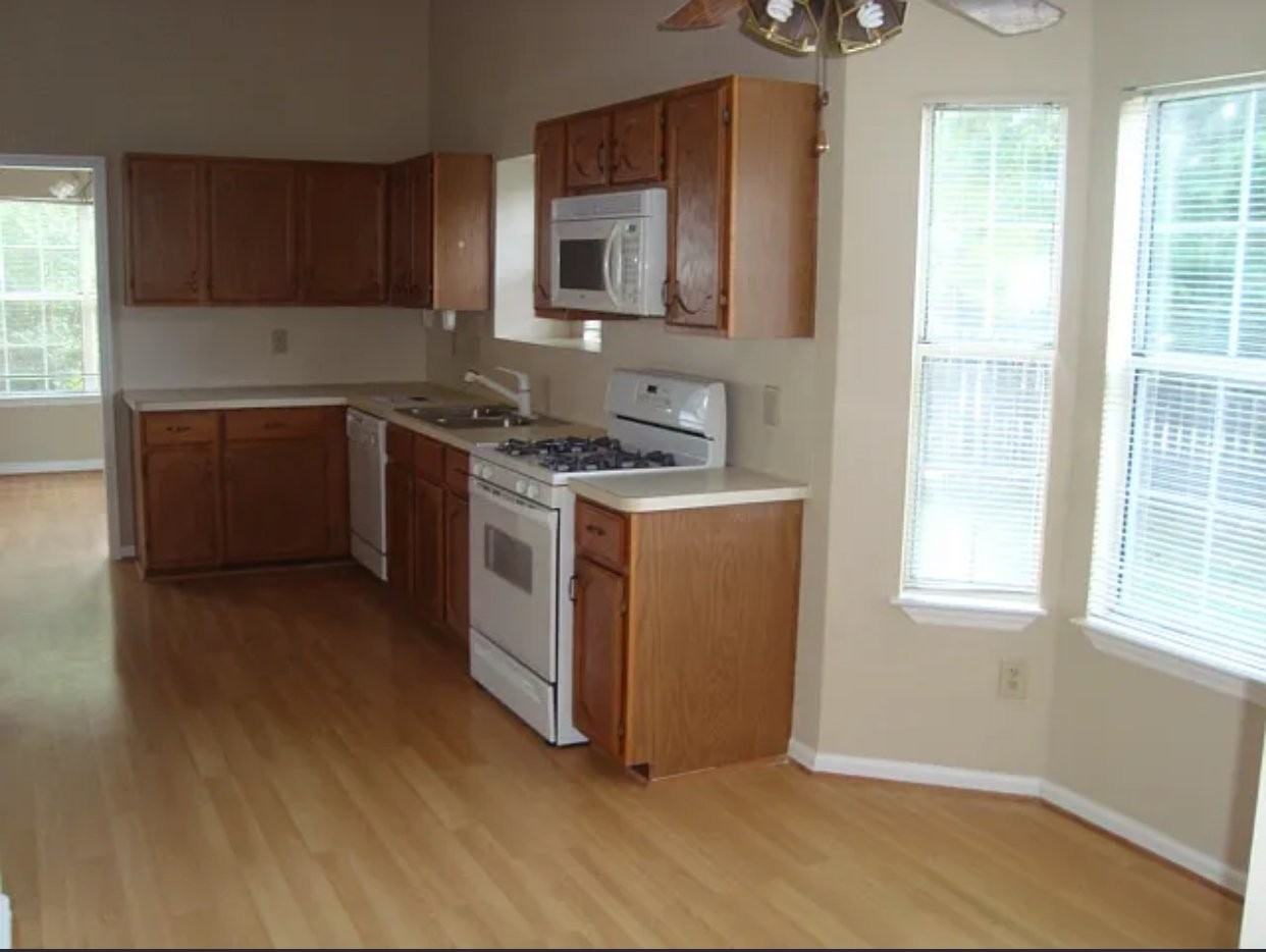 2705 Ashbury Point Ln - Photo 4 of 11