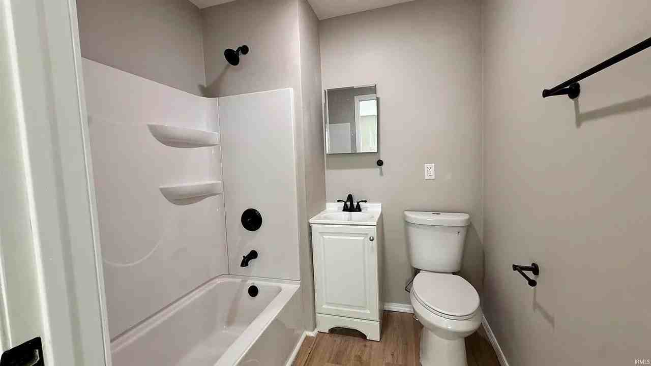 217 E Oregon St - Photo 6 of 9