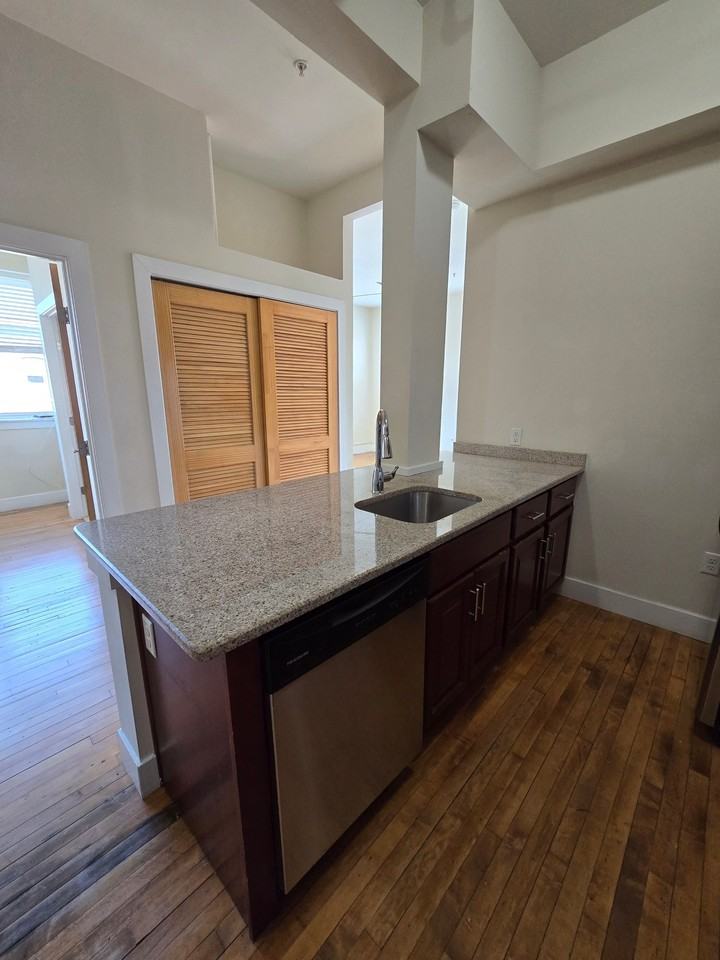 613 N Lombardy St #203 - Photo 5 of 18