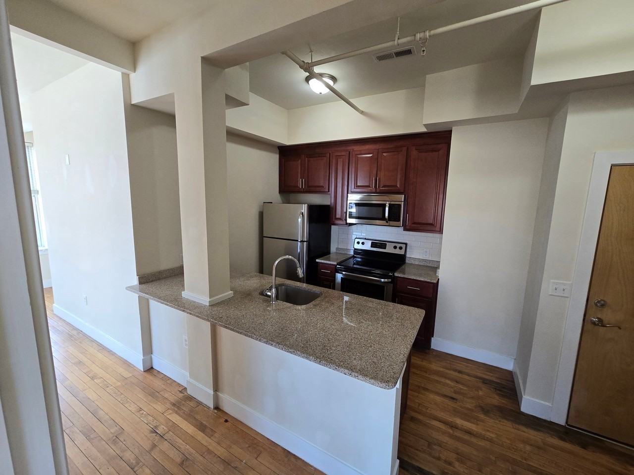 613 N Lombardy St #203 - Photo 6 of 18