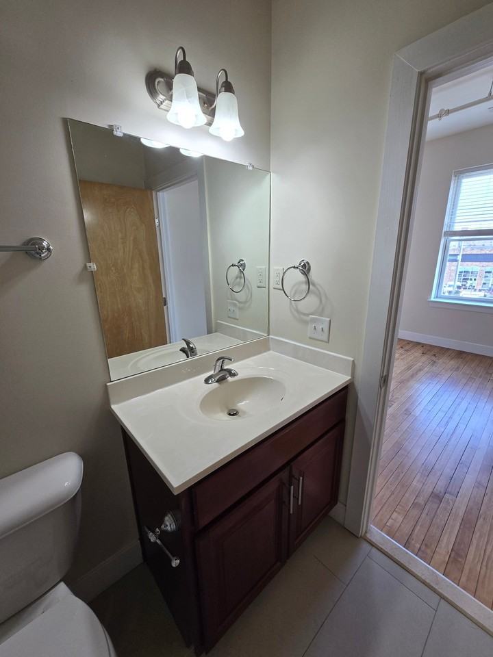 613 N Lombardy St #203 - Photo 7 of 18