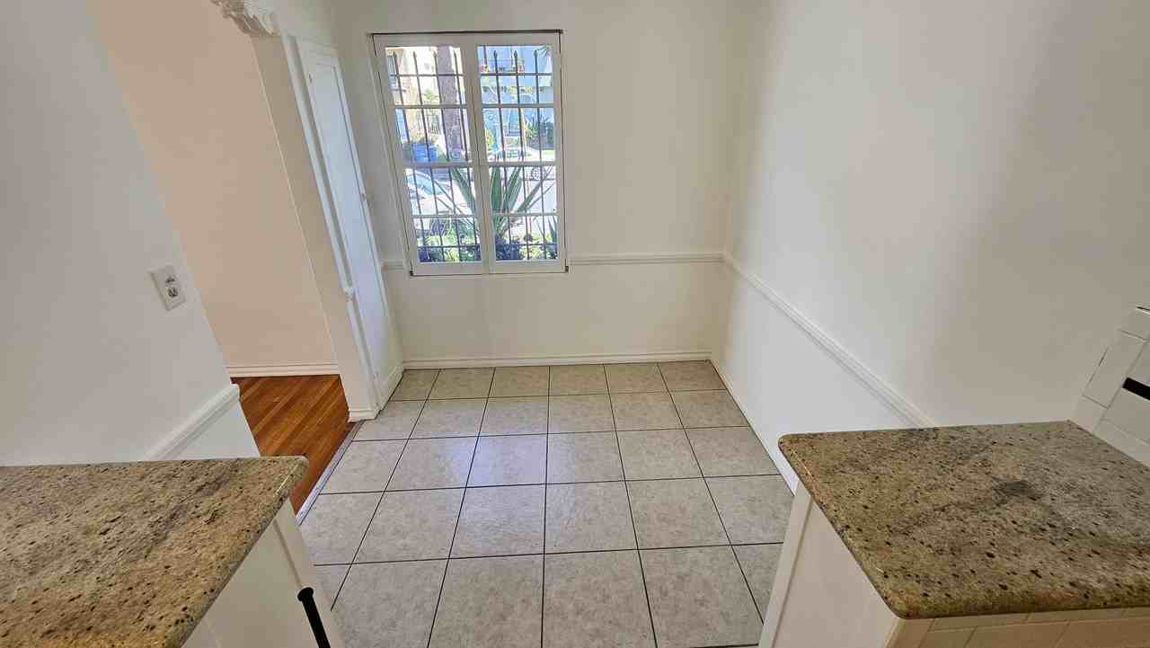 355 S Cochran Ave #102 - Photo 5 of 18