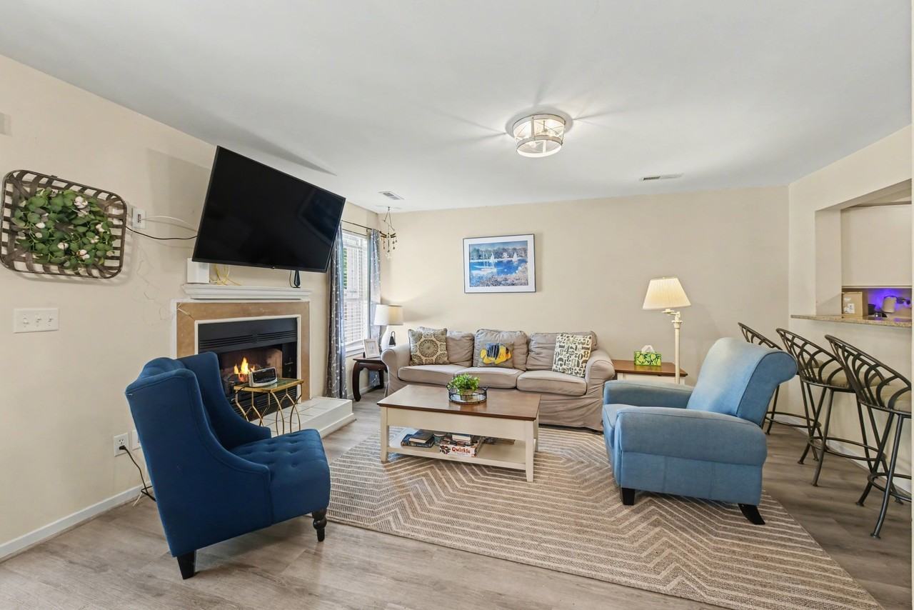 1263 Marshview Dr - Photo 3 of 28