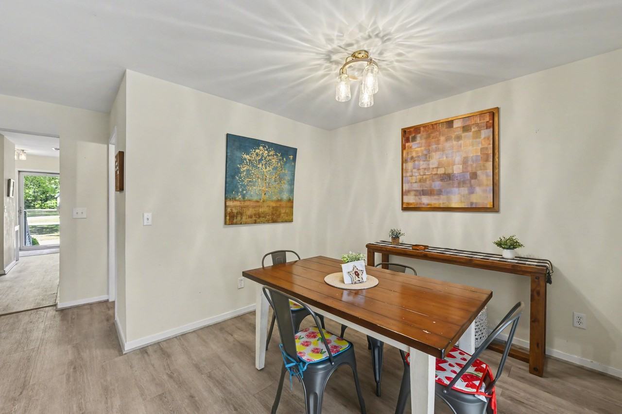 1263 Marshview Dr - Photo 5 of 28