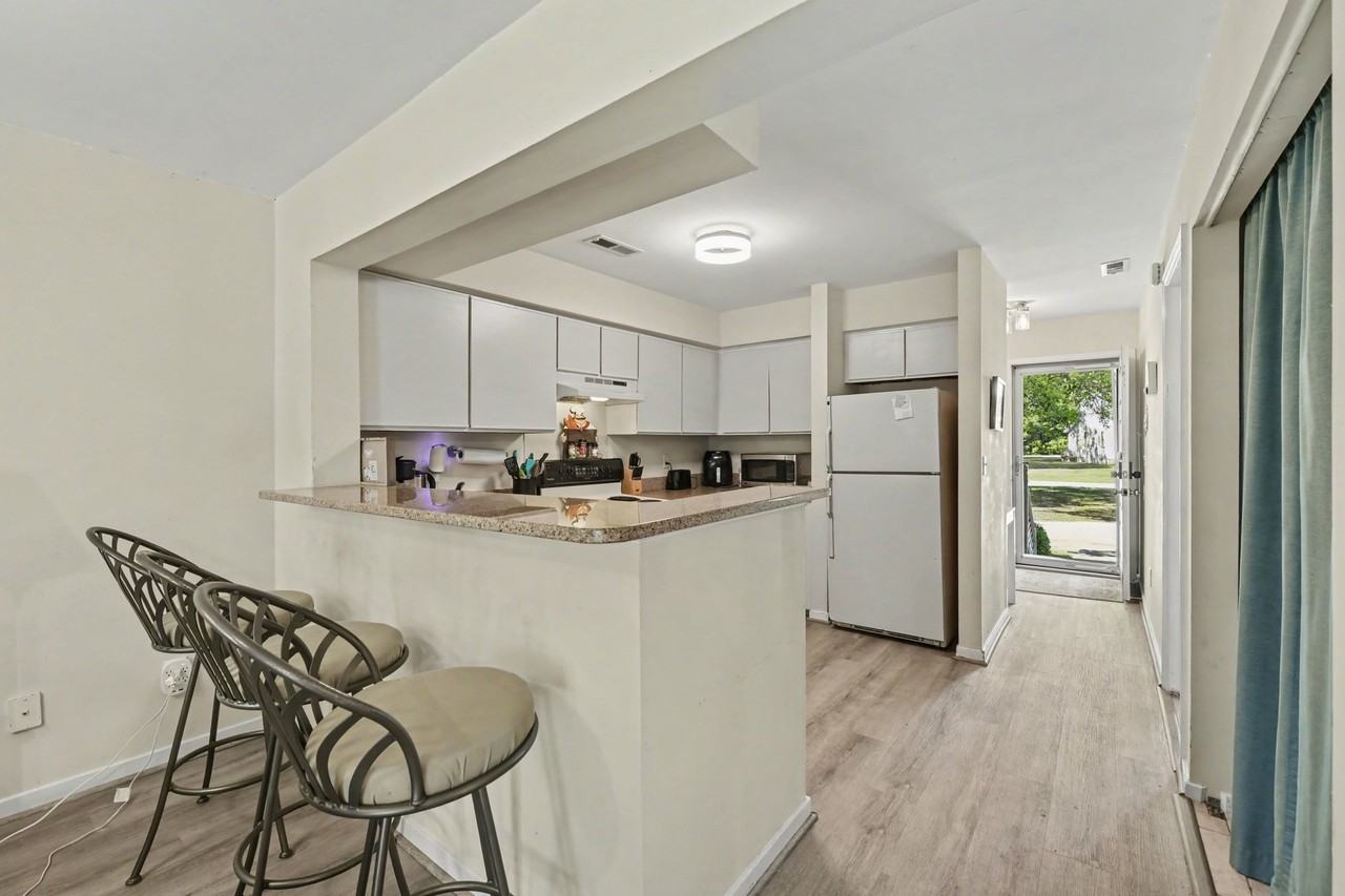 1263 Marshview Dr - Photo 6 of 28