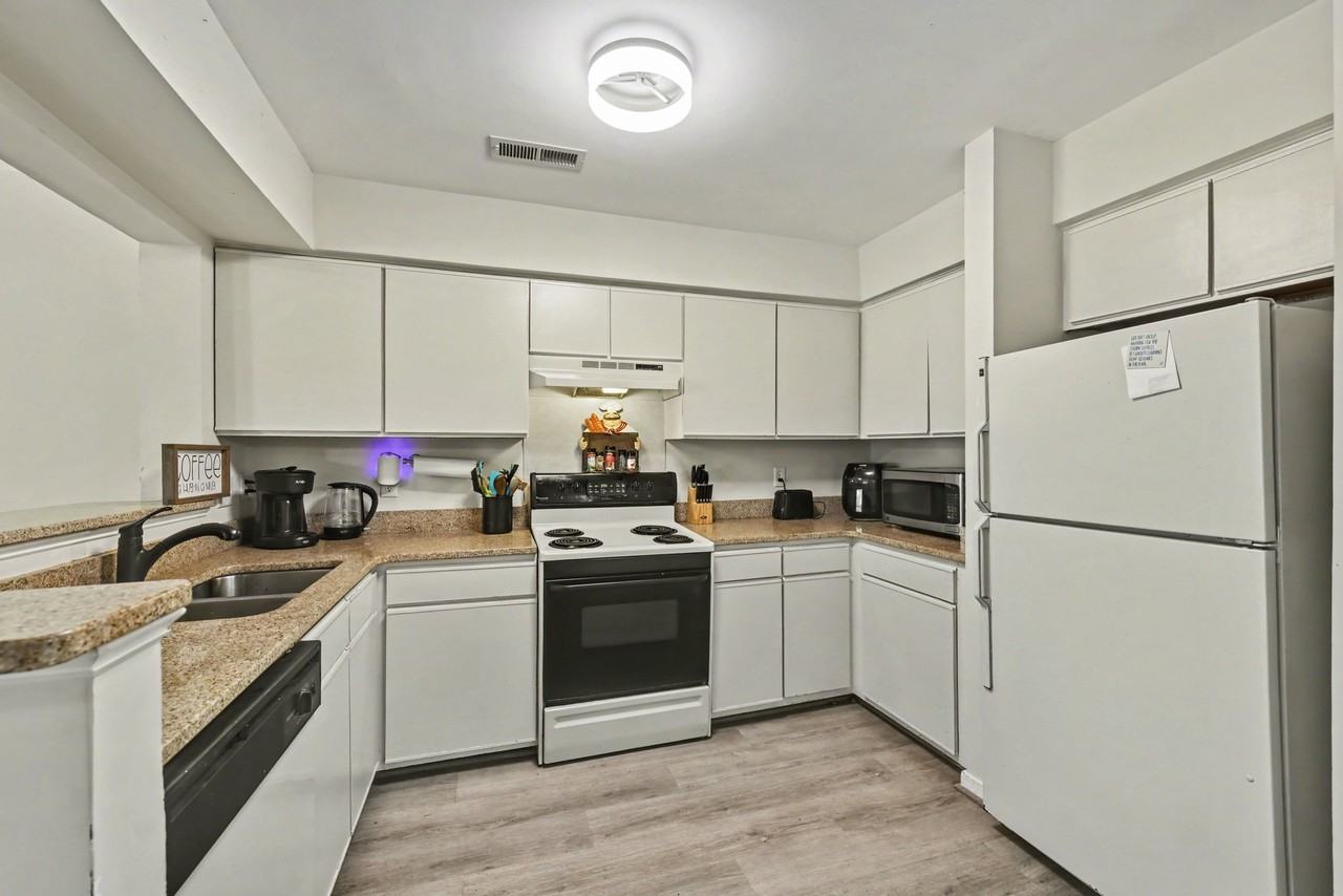 1263 Marshview Dr - Photo 7 of 28