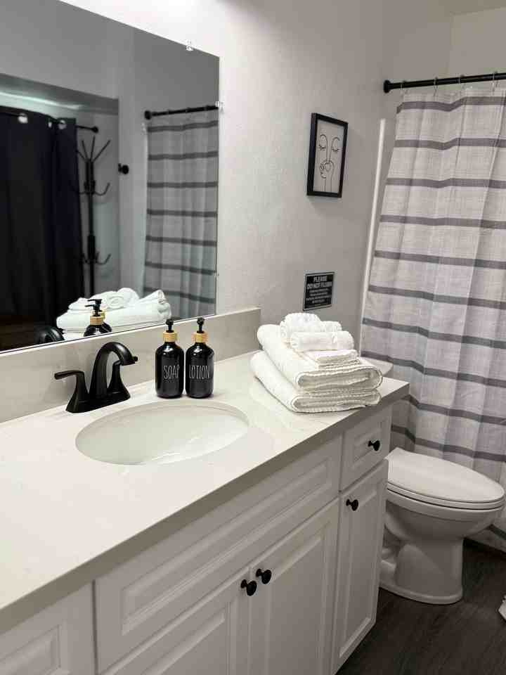 12765 Shadybend Dr - Photo 2 of 7