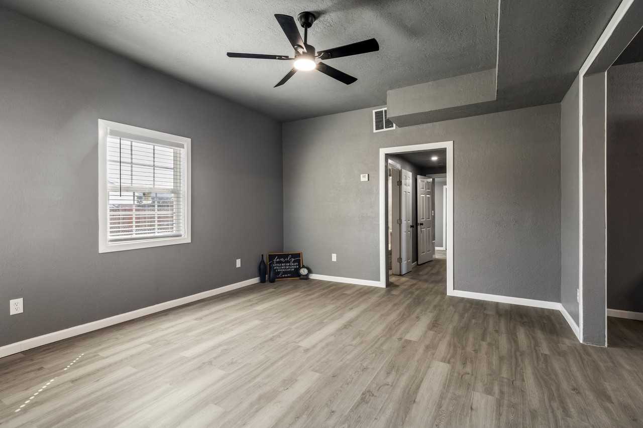 1320 W Frisco St - Photo 3 of 20