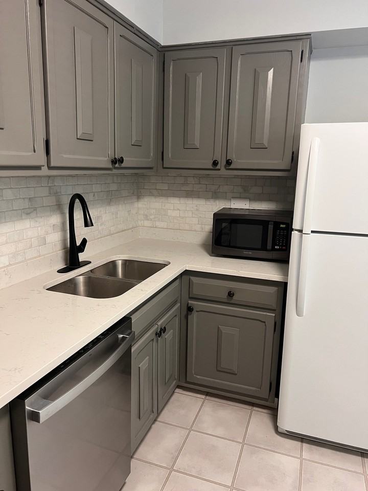 707 E Falcon Dr - Photo 5 of 14