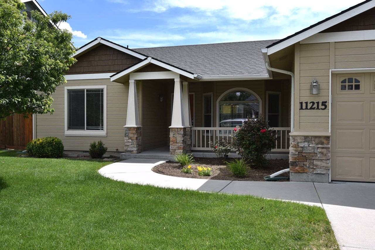 11215 W Springgold Dr - Photo 3 of 20