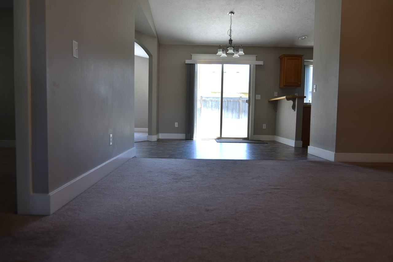 11215 W Springgold Dr - Photo 6 of 20