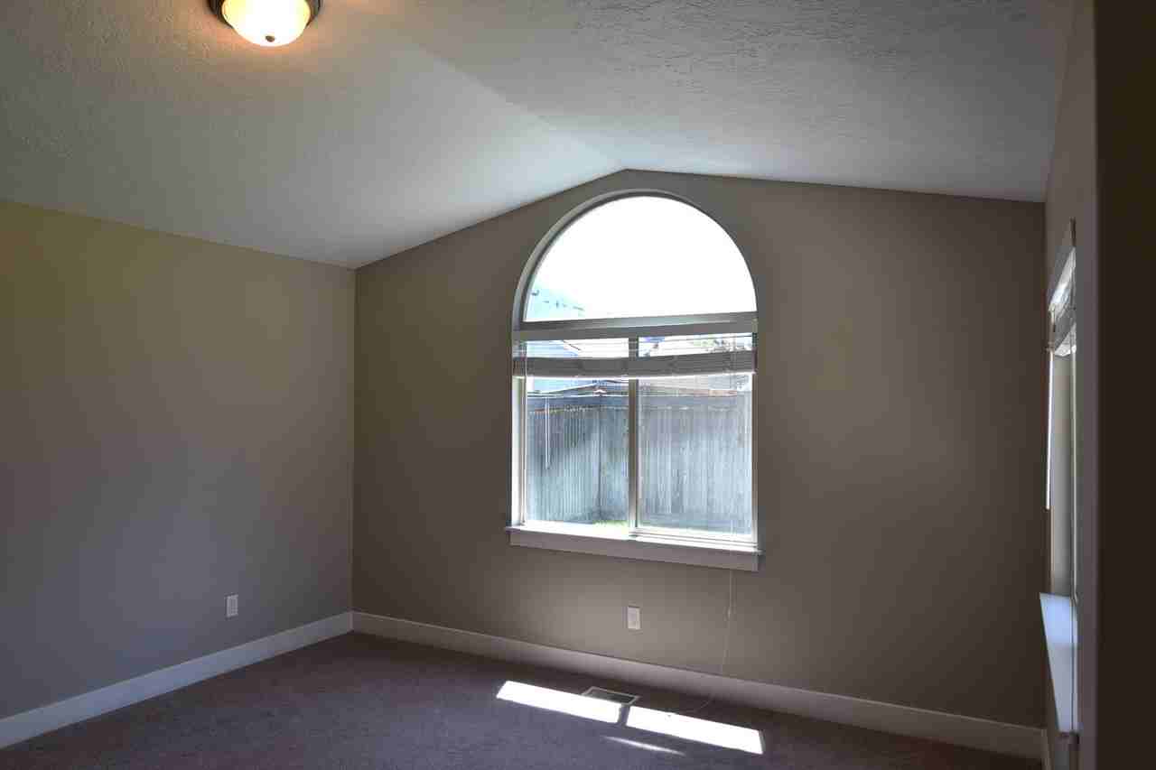 11215 W Springgold Dr - Photo 7 of 20