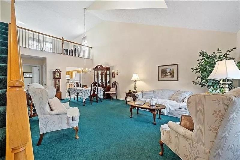 103 Paddock Ln - Photo 2 of 18