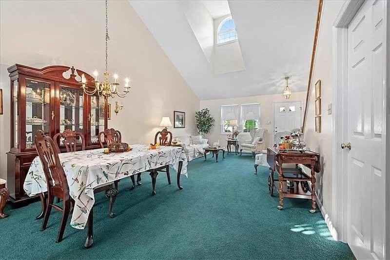 103 Paddock Ln - Photo 3 of 18