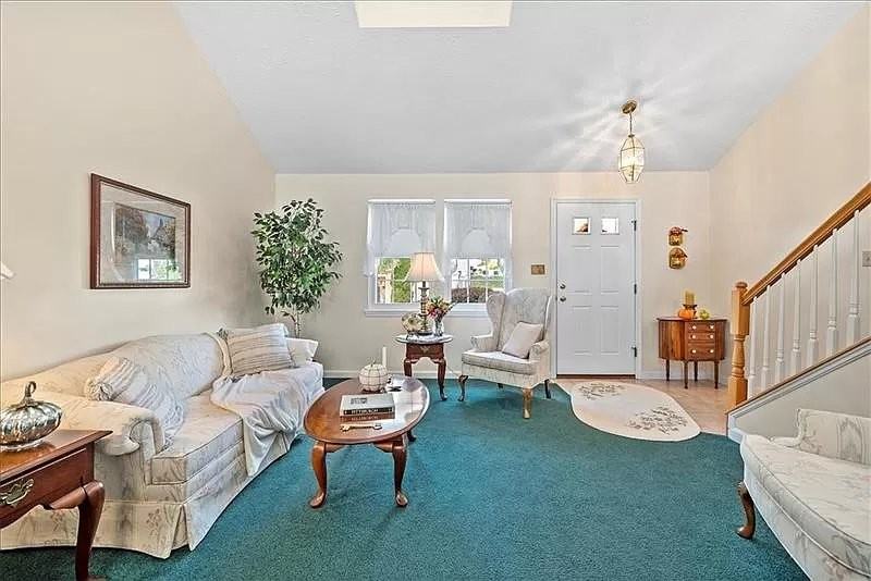 103 Paddock Ln - Photo 4 of 18