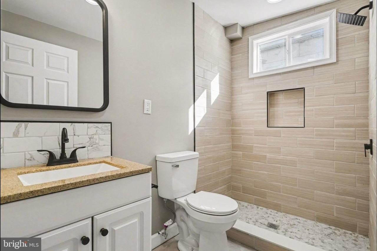 26 N West St - Photo 3 of 8