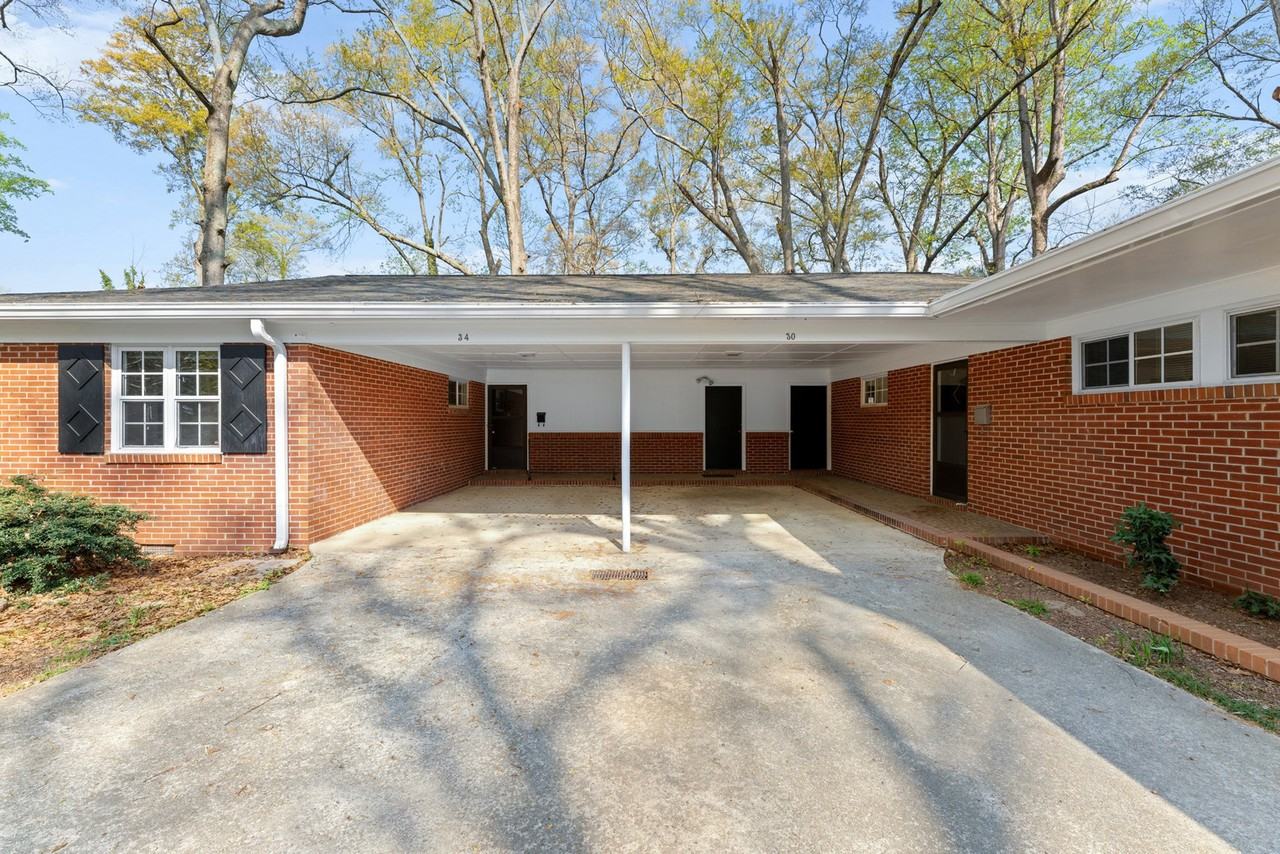 30 Knoxbury Ter - Photo 3 of 18