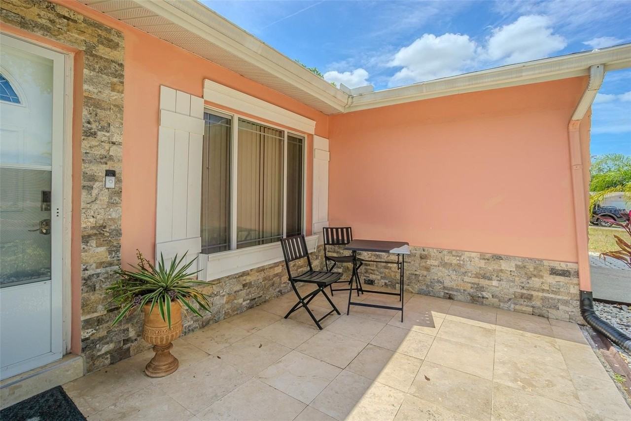 8024 Las Cruces Ct - Photo 3 of 32