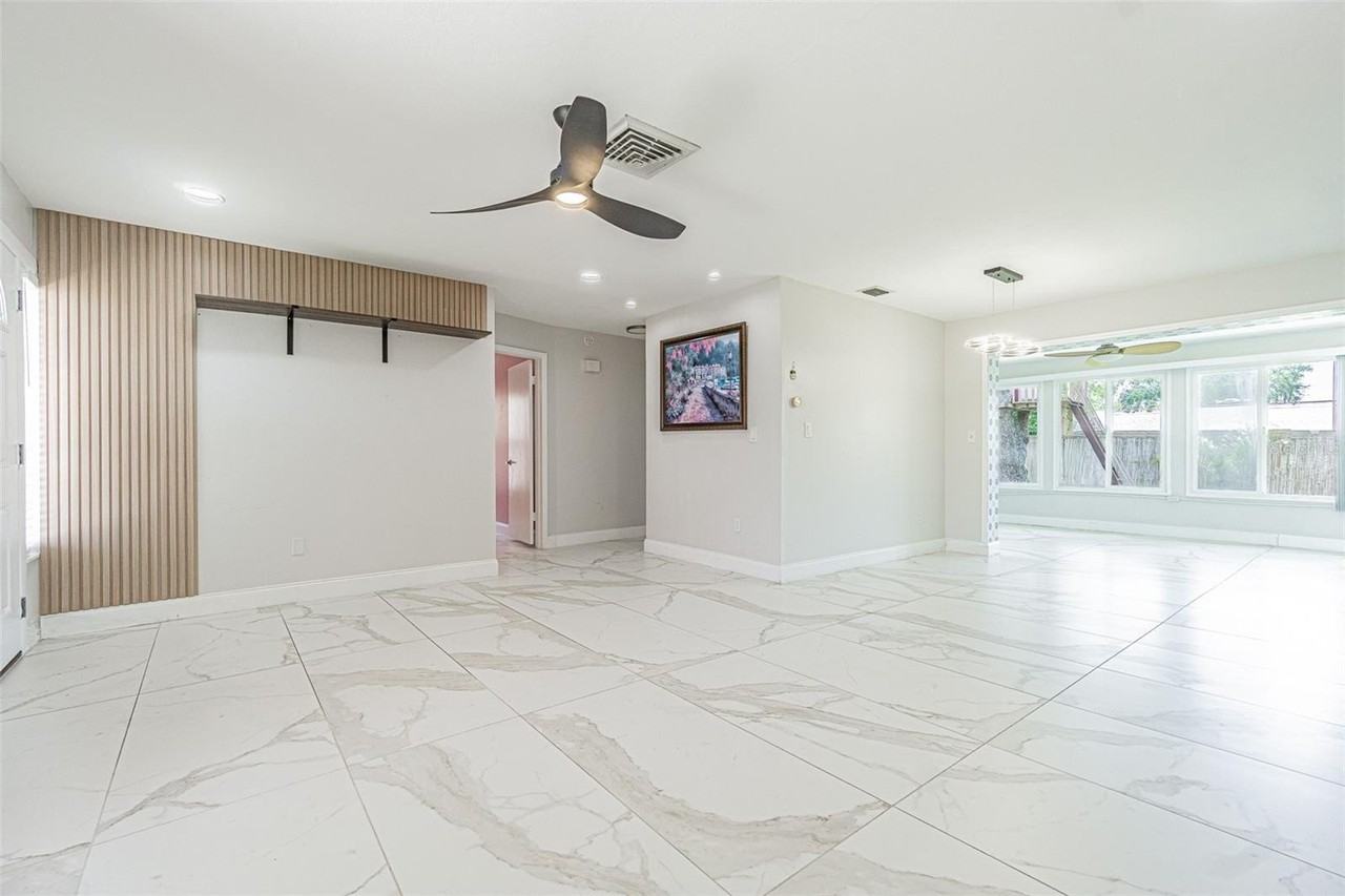 8024 Las Cruces Ct - Photo 4 of 32