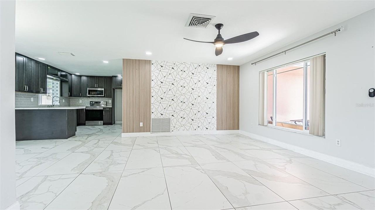 8024 Las Cruces Ct - Photo 6 of 32