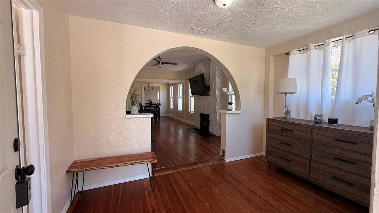 905 Jones St - Photo 5 of 30