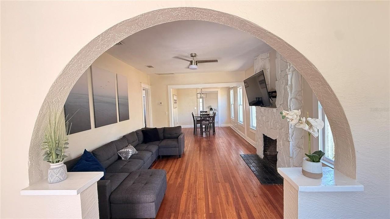 905 Jones St - Photo 6 of 30