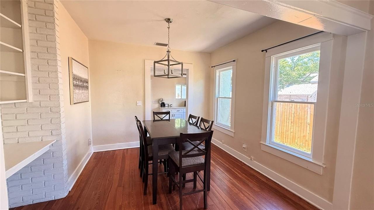 905 Jones St - Photo 7 of 30